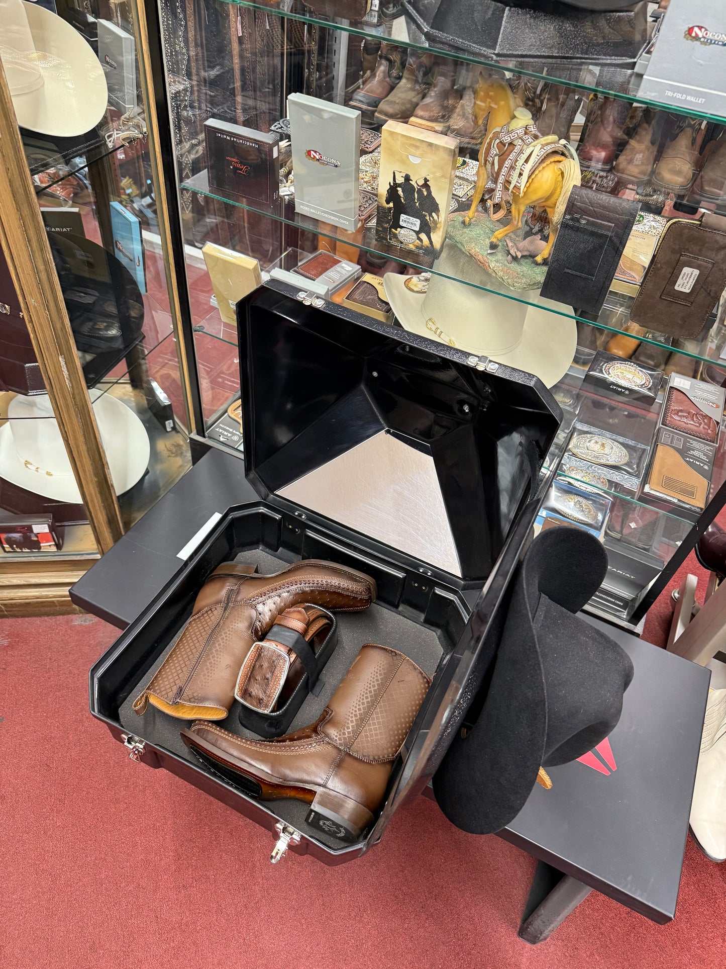 Travel Case Presidential Black 3 In 1 Cowboyhat, Boots, And Belt